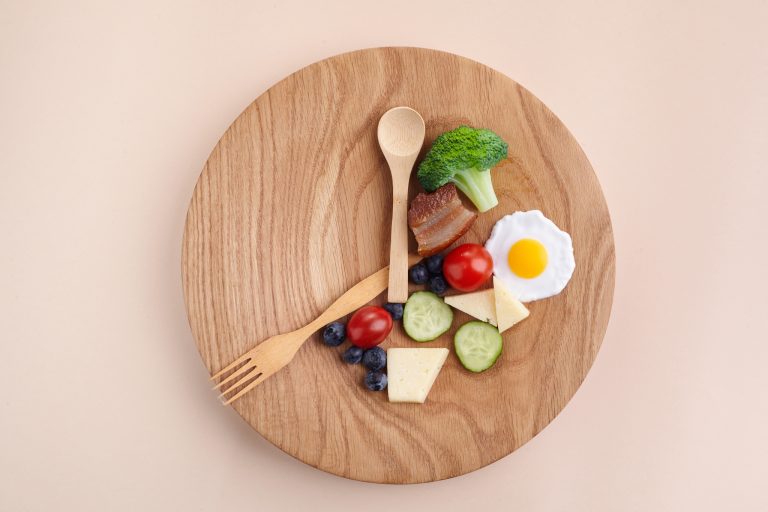 Kick Your Late Night Snack Habit to Lose Weight - Fitbit Blog